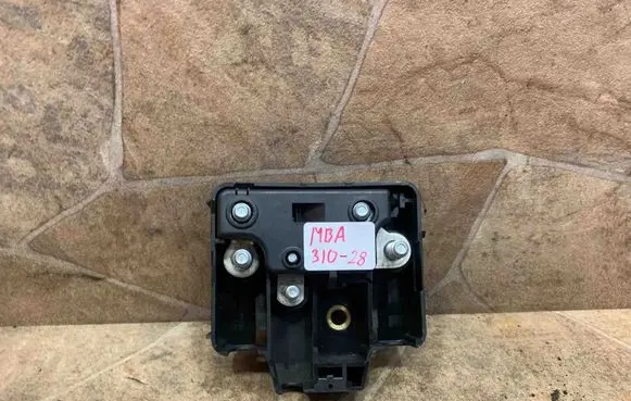 BMW 2 F46 Fuse box cover 8365920