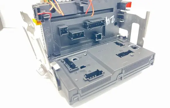 Mercedes-Benz S W221 Fuse module A2215403250 A2215450801