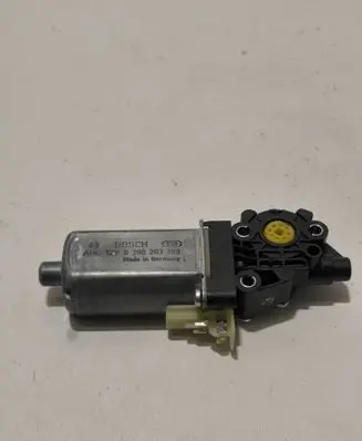 Porsche Macan (95B) Seat adjustment motor 0390203389
