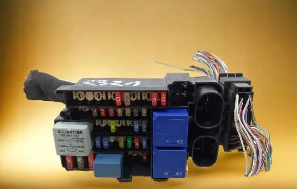 Renault Fluence Fuse box set 1801330-1