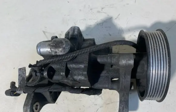 BMW 7 F01 F02 F03 F04 Power steering pump 679649103