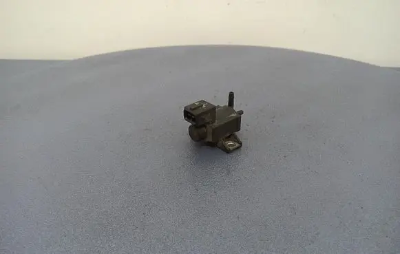 Toyota Avensis Verso Vacuum valve 258600R010