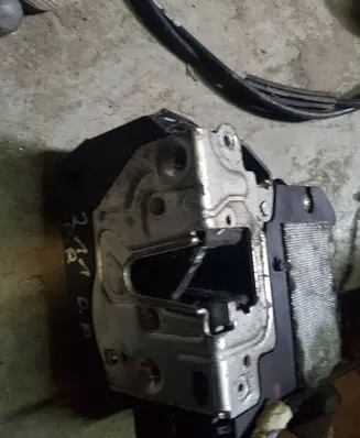 Mercedes-Benz E W211 Front door lock 2117200635