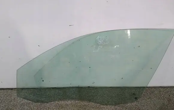Volkswagen Tiguan Front door window glass four-door 5N0845201