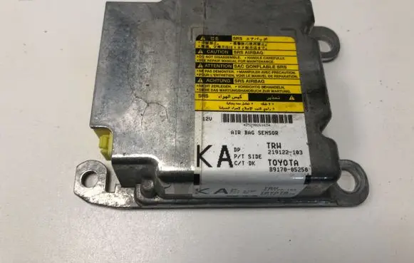 Toyota Avensis T270 Airbag control unit/module 8917005250
