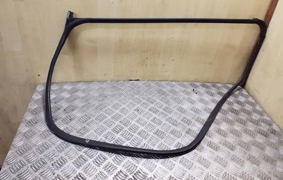 Renault Trafic III (X82) Front door glass trim molding