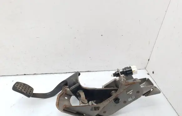 Daihatsu Sirion Clutch pedal