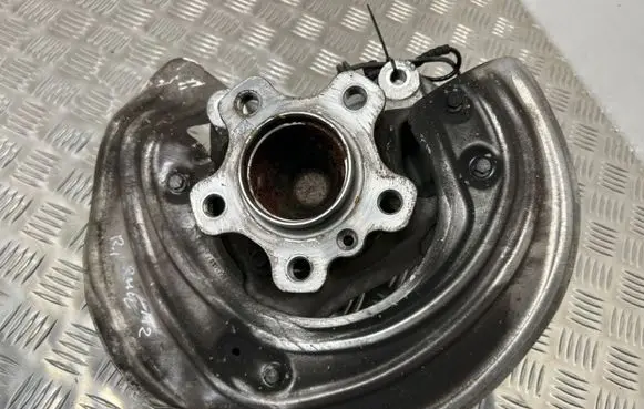 BMW 2 G42 Front wheel hub spindle knuckle 6893966 6897100