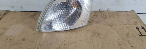 Volkswagen PASSAT B5 Front indicator light 185104B