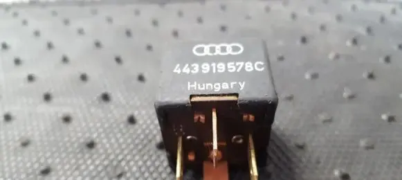 Volkswagen PASSAT B5 Other relay 443919578C 899519