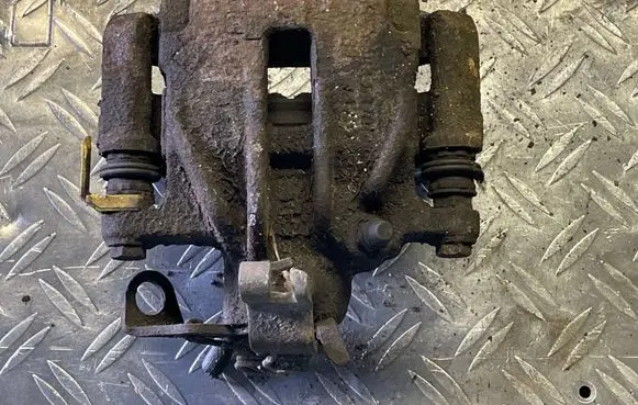 Renault Trafic III (X82) Rear brake caliper