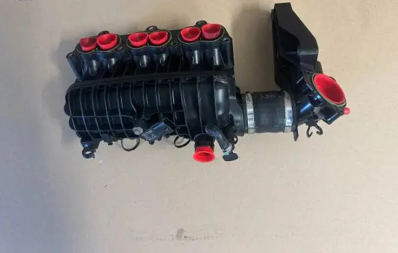 Ford Focus Intake manifold 1047092S01 1060231S01