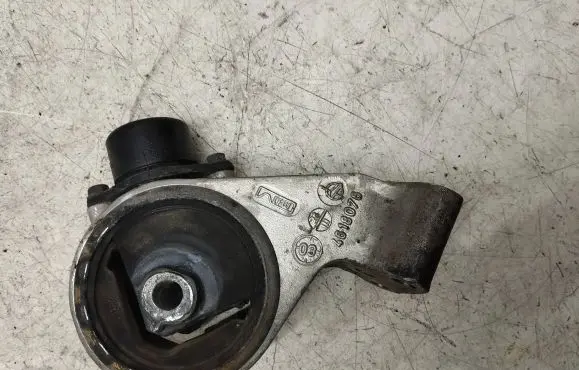 Mitsubishi Space Star Engine mount bracket MR510047