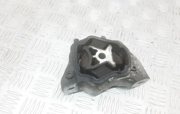 Volvo S60 Engine mount bracket 31330138