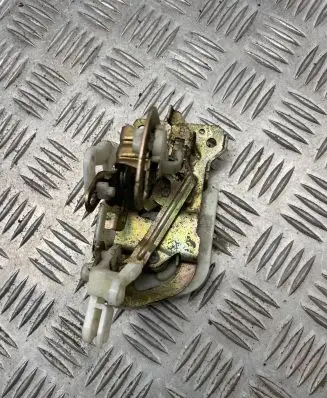 Mitsubishi Pajero Sport I Rear door lock