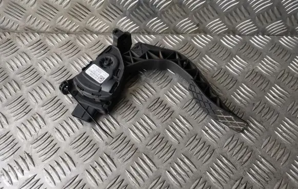 Audi A4 S4 B8 8K Accelerator throttle pedal 8K1721523A