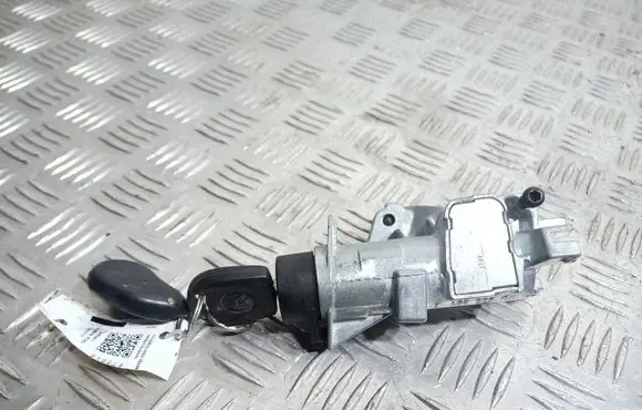 Volkswagen PASSAT B5 Ignition lock 4D0905851E