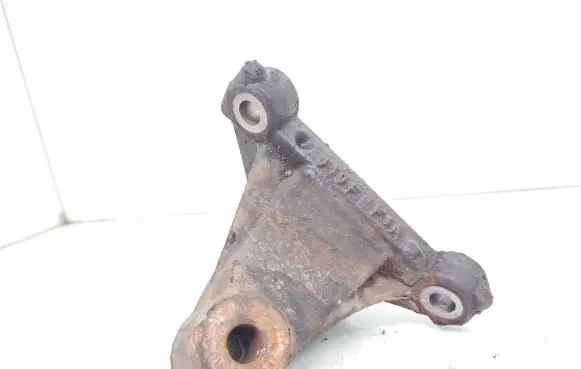 Opel Vivaro Engine mounting bracket 8200404276