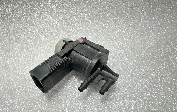 Audi A4 S4 B6 8E 8H Turbo solenoid valve 1J0906283C
