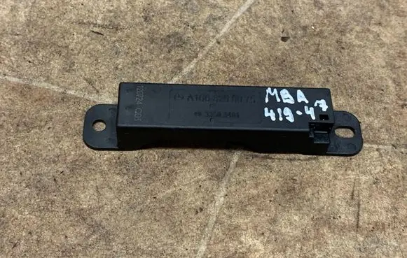 Mercedes-Benz GL X166 Keyless system antenna A1668200075