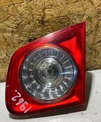 Volkswagen Jetta V Tailgate rear/tail lights 1K5945094