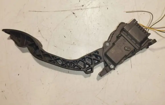Ford Focus C-MAX Accelerator throttle pedal 3M519F836CF