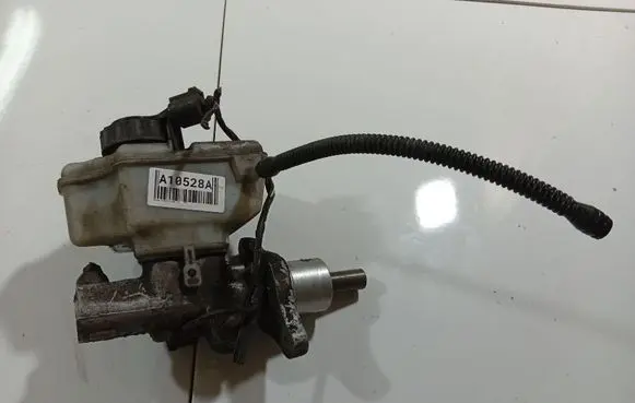 Skoda Octavia Mk2 (1Z) Master brake cylinder 1K0945459A