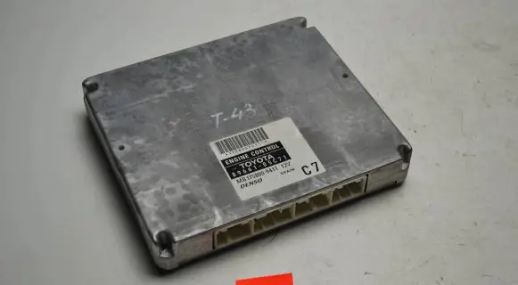 Toyota Avensis T250 Engine control unit/module 8966105C71 1758009411 MB1758009411