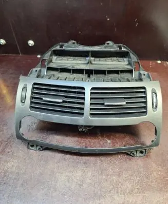 Mercedes-Benz E W211 Dash center air vent grill A2118301854