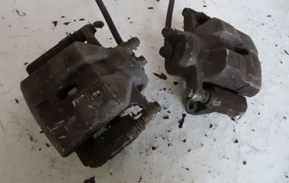 Toyota Prius (XW20) Front brake caliper