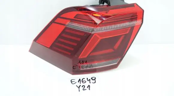 Volkswagen Tiguan Rear/tail lights 5NA945207H