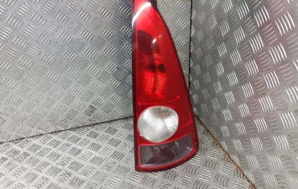 Renault Espace IV Rear/tail lights 8200027152