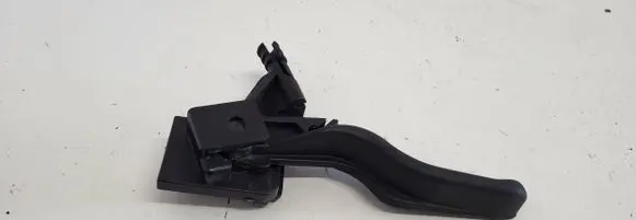 Opel Zafira B Engine bonnet (hood) release handle 218186591