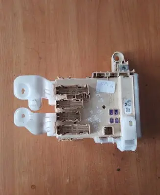 Toyota RAV 4 (XA40) Fuse box set 8273042821