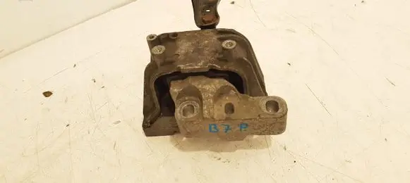 Volkswagen PASSAT B7 Engine mount bracket 1K0199262A