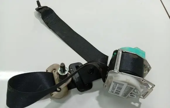 Nissan Note (E11) Rear seatbelt