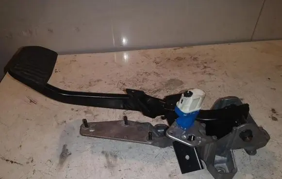 Volvo S60 Brake pedal 31302351