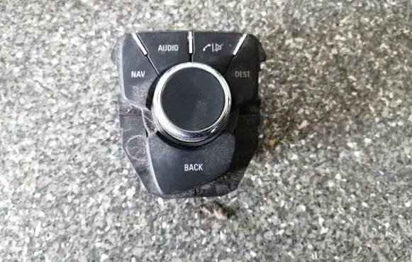 Multifunctional control switch/knob