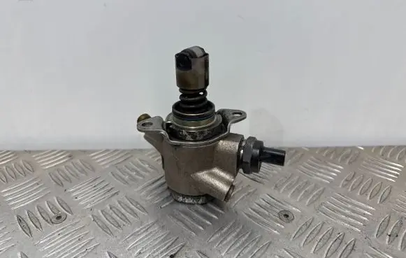 Audi Q7 4L Fuel injection high pressure pump 07L127026J