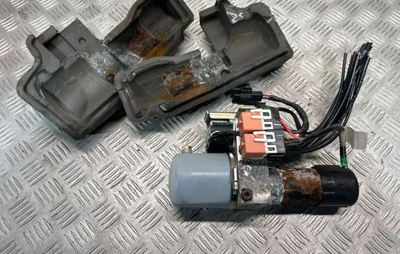 BMW 1 E82 E88 Convertible roof hydraulic pump 7171303