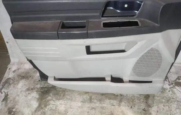 Chrysler Grand Voyager V Front door card panel trim