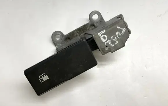 Subaru XV Fuel cap release pull handle 