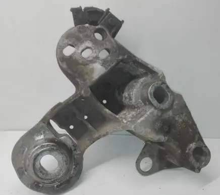 Audi A4 S4 B7 8E 8H Engine mounting bracket 8E0199352F