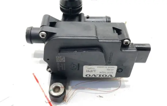Volvo XC60 Oil filter mounting bracket 32317024