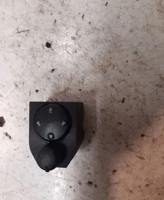 Wing mirror switch