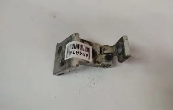 Volkswagen Caddy Rear door lower hinge