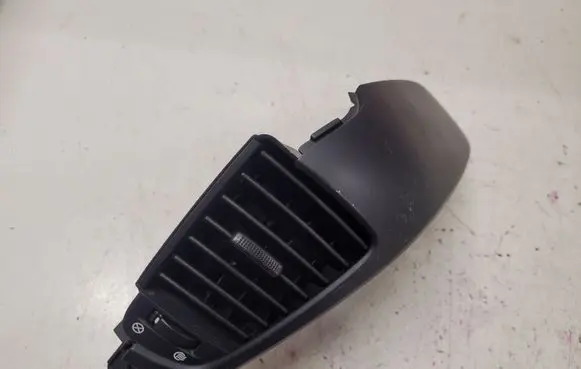 KIA Sorento Dashboard side air vent grill/cover trim