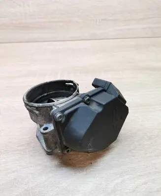 Volkswagen Golf V Throttle valve 03G128063A