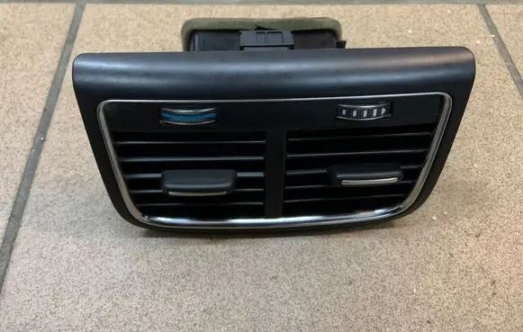 Audi A5 8T 8F Rear air vent grill 8K0819203