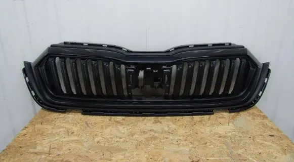 Skoda Octavia Mk4 Front bumper upper radiator grill 5E3